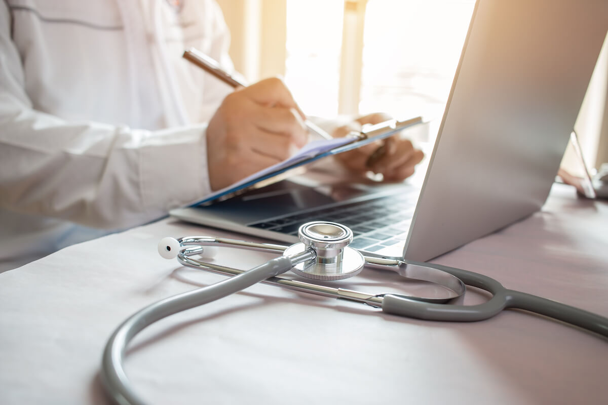 Sleep drunkenness: doctor writing on a clipboard